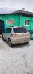 легковой автомобиль VOLKSWAGEN TIGUAN 2010 года выпуска, XW8ZZZ5NZAG10201, находится в залоге у ООО «МБ РУС Банк»