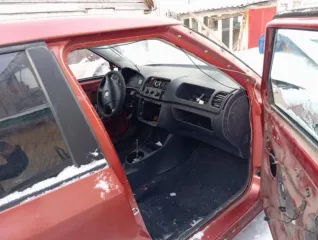 Škoda Fabia 2008 года выпуска, VIN XW8AH15J09K500864, цвет оранжево-красный, автомобиль снят с учета и находится в разукомплектованном состоянии.