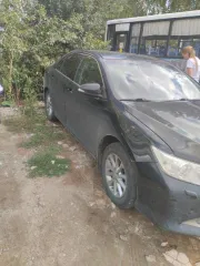 Toyota Camry 2014 года, госномер Е570СМ21, VIN XW7BF4FK80S066283, цвет черный металлик, следы коррозии на передней правой двери.