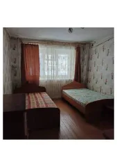 1/4 доля квартиры 41,9 кв.м. в Кировской области, Санчурский район, пгт Санчурск, ул. Ленина, д. 65, кв. 5. Кадастровый номер: 43:28:010127:525.