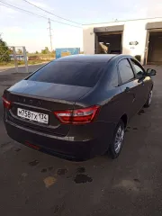 Автомобиль LADA Vesta 2018 года выпуска, VIN XTAGFL110JY173334. Находится в Волгоградской области, Городищенском районе, НСТ "Волго-Дон" дом 1146. Технически исправен, двигатель 1.6, механическая коробка передач на 5 ступеней. Без крашеных деталей. Имеется трещина на лобовом стекле и трещина на…