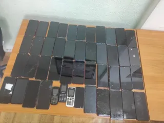 Смартфоны и мобильные телефоны 46 штук. Мобильные телефоны, смартфоны, сотовые телефоны, 46 наименований, подробнее на фото и прикреплённом извещении. Различные марки, модели и состояние. Состояние и работоспособность неизвестны. Б/у.