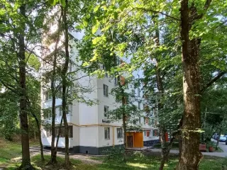 Жилое помещение по адресу: г. Москва, ул. Генерала Тюленева, д. 35, кв. 18, ком. 1, 2 жилой площадью 19,6 кв. м. (Этаж № 5), кадастровый номер: 77:06:0007005:14992 Вид жилого помещения: Жилое Общая площадь: 19.6