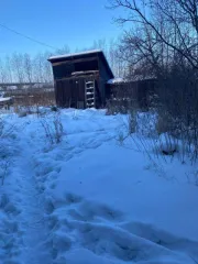 Дом 69,2 кв.м, участок 893 кв.м, Иркутская область Жилой дом с земельным участком площадью 69,2 кв. м, 2 этажа, адрес: Российская Федерация, Иркутская область, Иркутский район, 600 м южнее с. Смоленщина, садоводческое некоммерческое товарищество "Нива-1", ул. Железнодорожная, кадастровый номер…