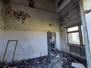 7 объектов конкурсной массы, имущественный комплекс по адресу: Чувашская Республика, г. Канаш, Ульяновское шоссе:  
1. Материальный склад кадастровый №21:11:240201:1986,  
2. Забор из железобетонных плит из железных листов с пятью воротами, протяженность 1572 п.м., кадастровый №21:11:000000:1287, …