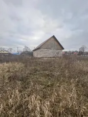 Недостроенный дом 80,4 м², участок 1319 м², Башкортостан. Деревня Дорошевка, улица Рябиновая, дом 15А. КН земельного участка 02:20:010202:277, площадь 1319 кв.м. КН дома 02:20:010202:283, площадь 80,4 кв.м. Степень готовности дома 45%.