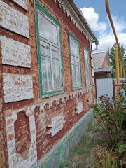 Жилое здание, площадь: 53,2 кв.м., кадастровый номер: 61:40:0010139:369 и земельный участок, площадь: 697 кв.м., категория земель: Земли населенных пунктов, разрешенное использование: для ведения личного подсобного хозяйства, кадастровый номер: 61:40:0010139:201. Адрес: Ростовская область, р-н…