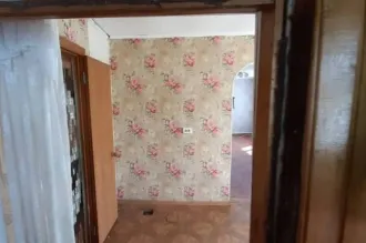 Дом 48 кв.м, участок 3600 кв.м, Кемеровская область. Земельный участок площадью 3 600 кв.м, с кадастровым номером 42:11:0112004:272, с одноэтажным Жилым домом площадью 48 кв.м, с кадастровым номером 42:11:0112004:285, расположенные по адресу: Кемеровская область, м.о. Промышленновский, д. Пор…