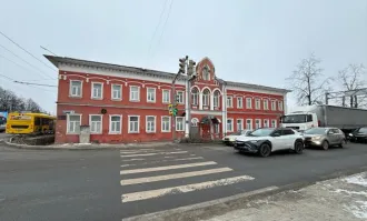 Больница 1770.5 кв. м, здания 118.5, 47.6, 57.2 кв. м, участок 2023 кв. м, Ярославская область, г. Ярославль, Московский проспект, д. 43/10. В составе: Больница, кадастровый номер 76:23:010101:11871, назначение: нежилое, количество этажей 2, в том числе подземных 1, площадь 1770,5 кв. м; Здание…