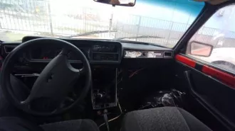 легковой автомобиль ВАЗ 21070, 1995 г.в.,  VIN: XTA210700T0961907, цвет кузова: рубин. Пробег установить не удалось в связи с заменой панели приборов. Многочисленные следы коррозии по кузову. Узлы и агрегаты требуют ремонта или замены.