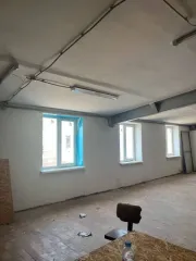 Нежилое помещение 942,2 кв.м. и 27/100 доли земельного участка в Великом Новгороде. Кадастровый № 53:23:8323802:1679, расположенное по адресу: Новгородская область, г. Великий Новгород, ул. Большая Санкт-Петербургская, д. 104. Земельный участок (доля в праве 27/100), общей площадью 4 926 +/- 25 кв…