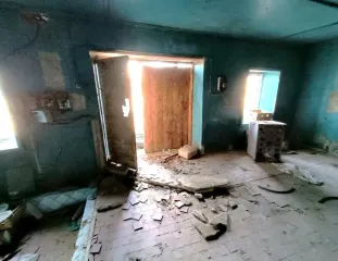 Здание кад № 26:09:020821:94 площадью 83.70 кв. м и земельный участок кад №26:09:020108:6 площадью 30044.00 кв. м по адресу: Ставропольский край, Туркменский район, село Камбулат, улица Комарова, дом 18.
