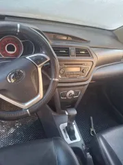 Лифан X50 2016 года, 103 л.с., пробег 56 502 км. VIN: X9W215852G0000487, госномер О949КО138. Автомобиль не на ходу. Коробка передач неисправна, привод коробки снят и находится в багажнике. Двигатель не закреплен под капотом, так как неисправен и стоит на деревянной доске. Находится в Иркутской…