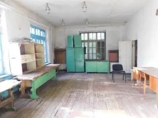 Здание ДЭБЦ площадью 1441,4 кв.м, мастерская 184,3 кв.м и земельный участок 6515,94 кв.м, расположенные по адресу: Кемеровская область, г. Анжеро-Судженск, ул. Бийская, д. 64. Кадастровые номера: 42:20:0102054:649, 42:20:0102054:650, 42:20:0102054:16.