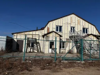 Объект незавершенного строительства для магазина продтоваров и кафе, 1 этаж, площадью 206.5 м². Степень готовности 4%. Кадастровый номер объекта: 75:22:160102:513. Расположен по адресу: Забайкальский край, Читинский район, с. Угдан, ул. 2-я Трактовая, д.3. Объект расположен на земельном участке…