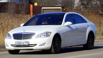 автомобиль мерседес бенц s500, год выпуска 2006.