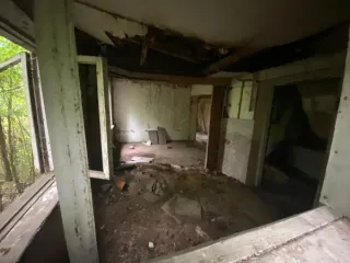 Здание 73 кв.м и земельный участок 1331 кв.м, расположенные по адресу: Орловская область, р-н Кромской, д. Арбузово. Здание, назначение: нежилое, наименование: ветучасток, площадь – 73 кв.м., количество этажей: 1, в том числе подземных 0, адрес объекта: Российская Федерация, Орловская область, р-н…