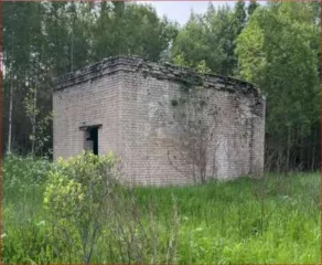 Здание 51,4 кв.м и земельный участок 241190 кв.м в Ленинградской области, Сланцевский район, город Сланцы. Земельный участок кадастровый номер 47:28:0126003:3, категория земли населенных пунктов, разрешенное использование под склад взрывчатых материалов, площадь 241190 кв.м, адрес территория Южная…