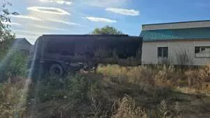 Полуприцеп-битумовоз 9643, г.в. 2001, грн АА7063 75RUS. Среднее неудовлетворительное состояние. Требует восстановления и проведения капитального ремонта основных агрегатов и узлов. Требует доукомплектации. Восстановление значительно затратно. Внешний вид неудовлетворительный. Реализуемое имущество…