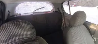 Toyota Vitz, 2001 года, 70 лс, 299999 км, АКПП, автомобиль на ходу, хорошее техническое состояние, ДВС контракт, масло не расходует. По лкп внимания требуют пороги, лобовое стекло с трещиной, салон чистый.