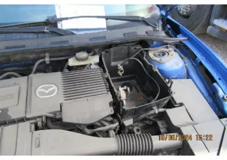 Автомобиль MAZDA 3, 2005 г.в., г/н ZS938LH, VIN JMZBK12Z261270783 (Годные остатки). Синий цвет, видимых значительных дефектов на кузове транспортного средства не обнаружено, наличие царапин и потёртостей по всему лакокрасочному покрытию кузова автомобиля, все узлы и агрегаты загрязнены продуктами…