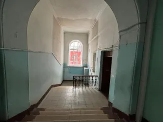 Больница, здания, участок 1993.8 кв. м, Ярославская область. Расположено по адресу: Ярославская область, г. Ярославль, Московский проспект, д. 43/10, с земельным участком, в составе: Больница, кадастровый номер 76:23:010101:11871, назначение: нежилое, количество этажей 2, в том числе подземных 1…