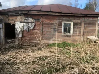 1/5 доли нежилого здания 18,5 кв.м и земельный участок 2042 кв.м в Орловской области с кадастровым номером 57:01:0010104:104, общей площадью 18,5 кв. м., расположенное на земельном участке с кадастровым номером 57:01:0010104:34, площадью 2042 +/- 31.64 кв.м по адресу: Российская Федерация…