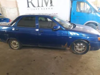 Лада 211340 Лада Самара, 2008 г., г/н А422МЕ186, VIN: XTA21134084581550. У автомобиля нет колес. По периметру кузова повреждение: сколы, коррозия, отслоение ЛКП. Ключей и документов нет. ВАЗ 21102, 2001 г., г/н М912НУ18, VIN: XTA21102010339438. Ключи и документы в наличии. Деревянная лодка с…