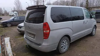 Hyundai Grand Starex 2010 года, 145 л.с., пробег 290000 км, автоматическая коробка передач. Автомобиль Hyundai H-1 2010 года выпуска, VIN: KMJWA37JBAU237637.