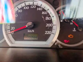 Шевроле Лачетти 2009 года, 95 лс, пробег 300244 км. Цвет серебристый, VIN: XUUNF197J90017266, госномер K236XX190. Двигатель бензиновый F14D3, номер 7235991, мощность 95 л.с. ПТС 50ОО983606. Разрешенная максимальная масса 1660 кг, масса без нагрузки 1300 кг.