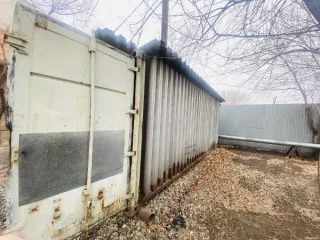 Контейнер 20 футов, 2004 года, дата изготовления 01.01.2004 г., расположенный в районе дома по адресу: Приморский край, г. Артем, ул. 1-я Рабочая, 83/2.