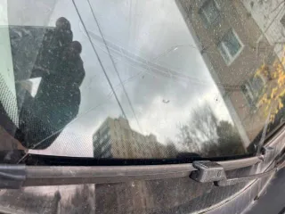 Skoda Yeti 2013 год выпуска, VIN XW8JF25L5DH710864, госномер Х433КТ799. ПТС и СТС оригиналы, 2 комплекта ключей. Автомобиль на ходу, имеется трещина на лобовом стекле и многочисленные мелкие царапины и сколы по кузову.