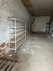 Продается 1/2 доля здания склада и 1/2 доля земельного участка в Краснодарском крае, г. Тихорецк, ул. Парковая, д. 37/8. Здание нежилое, одноэтажное, площадью 613 кв. м. (кадастровый номер 23:50:0301004:216). Земельный участок площадью 1270 кв. м. (кадастровый номер 23:50:0301004:60).