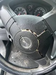 Opel Astra 2011 года, 241113 км, 90 л.с. Автомобиль на ходу, заводится. Есть следы коррозии на колесных арках. Зимняя шипованная резина (3 сезона). Коробка в порядке, переключение мостов тоже. Переднеприводная, механика. Требуется капитальный ремонт двигателя, двигатель не родной, замена не…