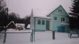Жилое здание, площадью 118,9 кв.м., адрес: Смоленская область, Вяземский район, с/п Поляновское, д. Володарец  67:02:2360101:153 , расположенное на земельном участке, площадь 1 300 кв.м., адрес: Смоленская область, Вяземский район, с/п Полянское, д. Володарец  кад. номер: 67:02:0000000:1360 