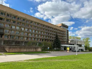 Здание, назначение: нежилое (гостиница), кад номер: 50:60:0020103:58; Площадь общая 9 365,4 кв. м
Здание, назначение: нежилое (проходная), кад номер: 50:60:0020103:55; Площадь общая 7,7 кв. м
Помещение, назначение: нежилое (теплица), кад номер: 50:60:0020103:92; Площадь 666,9 кв. м
Сооружение…