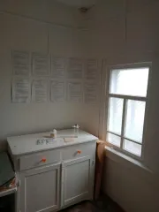 Земельный участок площадью 327 кв. м и здание площадью 66,5 кв. м в Архангельской области, Устьянский муниципальный округ, деревня Коптяевская, дом 10. Кадастровый номер участка: 29:18:120301:340. Здание Коптяевский ФАП, кадастровый номер: 29:18:120301:160.