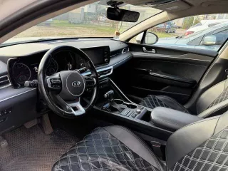 KIA K5, год выпуска 2021. Кузов № XWEG2414BM0001750, VIN: XWEG2414BM0001750. Находится в залоге.