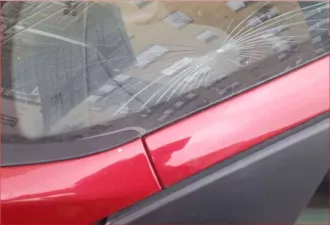 Renault Fluence, 2011 г., госномер Т593ЕВ102, СТС 02 ТР 594494, цвет красный, VIN VF1LZBR0A45077531. Авто на ходу, имеются сколы и царапины, плохая резина, разбито зеркало. ПТС находится в банке. Автомобиль находится в залоге у ПАО Банк ВТБ. Цена 443 650 рублей.