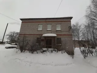 Земельный участок 623 кв.м и нежилое здание 368,8 кв.м, Архангельская область. Земельный участок площадью 623 кв.м, кадастровый номер 29:05:130109:5 (реестровый номер федерального имущества P11770003970), категория земель – земли населенных пунктов, вид разрешенного использования – для…