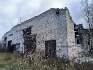 Здания гаража-ангара 547,9 кв.м, главного корпуса 1855,4 кв.м, КПП 28,9 кв.м, автогаража 2513,1 кв.м с земельным участком 26235 кв.м, Курганская область Объекты недвижимого имущества, расположенные на земельном участке, по адресу: Курганская область, г. Курган, ул. Омская, д. 179В Объекты…