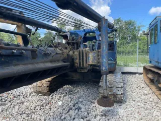 Junttan DS-15 1994 года выпуска, бурильная установка гидравлическая самоходная. Диаметр бурения 1 метр, глубина 18 метров, масса 30 тонн. Паспорт самоходной машины ВВ445557, государственный регистрационный знак 77АС8253. Имущество находится в залоге.