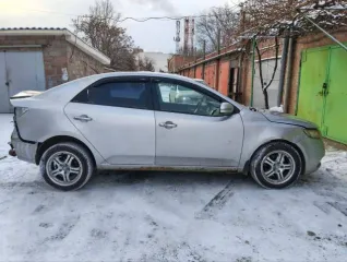 Kia Cerato 2012 года, 126 л.с., пробег 190000 км, АКПП. Модель: Cerato Forte, цвет серебристый. VIN: XWEFW411BC0000369, ПТС: 39НН 647555, госномер: Х438НА761. Страна изготовитель: Россия. Двигатель: бензиновый, модель G4FC, номер CH223358, мощность 126 л.с. (92.7 кВт), объем 1591 куб. см…