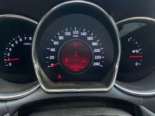 Kia Cee'd 2014 года выпуска, VIN: XWEHN512BF0028093.