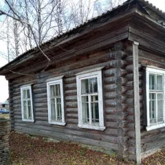 Нежилое здание 106 кв.м с земельным участком 500 кв.м, Ярославская область, с. Дмитриевское, ул. Школьная, д. 13 в составе: нежилое здание, 1-этажное, площадь 106 кв. м, кадастровый номер 76:11:050101:127; земельный участок, площадь 500 кв. м, категория земель: земли населенных пунктов, разрешенное…