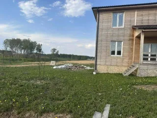 Земельный участок с жилым домом, расположенные по адресу: Московская область, р-н Домодедовский, г Домодедово, площадь 1025 кв.м., категория земли населенных пунктов, разрешенное использование для индивидуального жилищного строительства, кадастровый (условный) номер: 50:28:0100425:1435; строящийся…