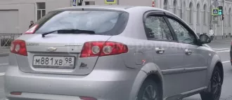 Автомобиль Chevrolet Lacetti VIN KLINF487J6K443347 2006 г.в., гос. номер М881ХВ98, тип ТС – легковой, цвет кузова – серебристый, мощность двигателя – 95 л.с., объем двигателя – 1399 куб. см. Не на ходу, имеет внутренние и внешние повреждения.