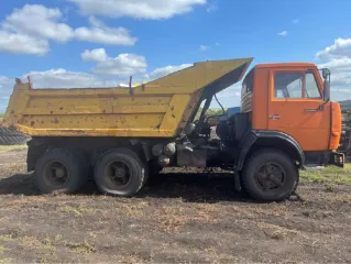 КАМАЗ-5511 1990 года выпуска, цвет желтый, номер кузова 1370800, шасси, рама №0318478. Автомобиль находится в неисправном состоянии, не на ходу.