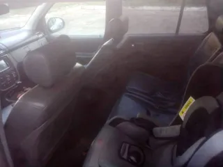 Mercedes-Benz M-Класс 1999 года, 218 лс, пробег 300000 км, полный привод, АКПП. Модель: Mercedes-Benz ML 320. Цвет: светло-серый. VIN: WDC1631541A114200, мощность 218 л.с. (160.3 кВт), объем двигателя 3199 куб. см, номер кузова: A114200. Пробег носит предположительный характер.