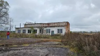 Здания и земельный участок 71580 кв.м в Курской обл. Здание общей площадью 736.1 кв.м кадастровый номер 46:09:130201:113 местоположение Курская область, р-н Конышевский, с Рыжково Здание общей площадью 326.9 кв.м кадастровый номер 46:09:130201:115 местоположение Курская область, р-н Конышевский, с…